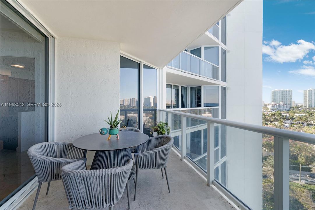 For Sale: $1,660,000 (2 beds, 2 baths, 1756 Square Feet)