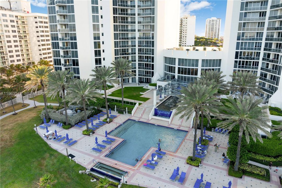 For Sale: $1,660,000 (2 beds, 2 baths, 1756 Square Feet)
