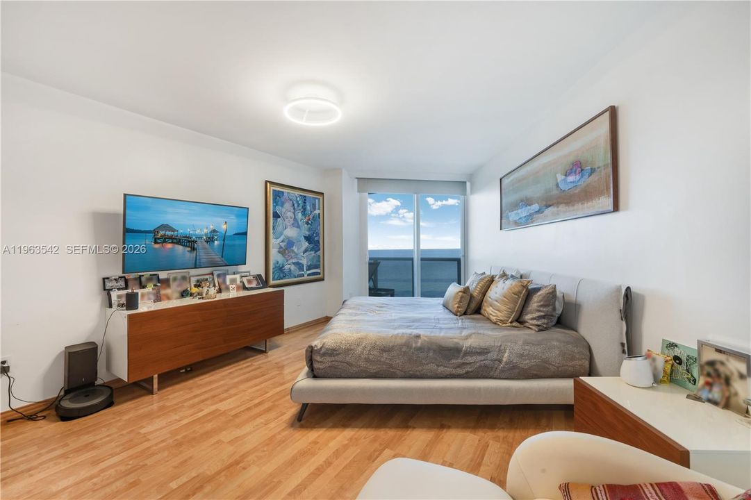 For Sale: $1,660,000 (2 beds, 2 baths, 1756 Square Feet)