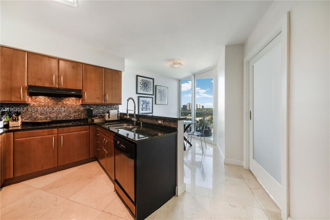 For Sale: $1,660,000 (2 beds, 2 baths, 1756 Square Feet)