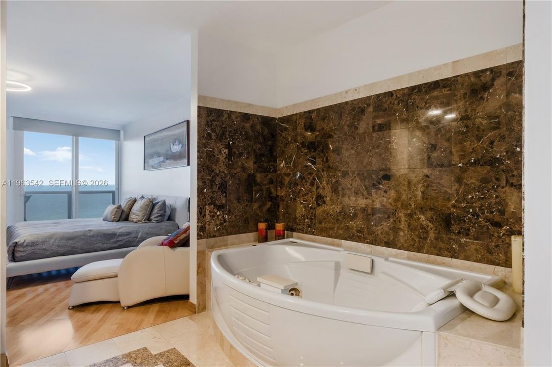 For Sale: $1,660,000 (2 beds, 2 baths, 1756 Square Feet)