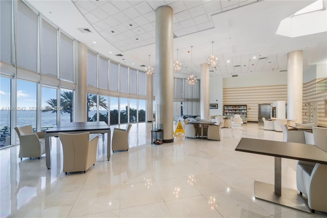 For Sale: $1,660,000 (2 beds, 2 baths, 1756 Square Feet)