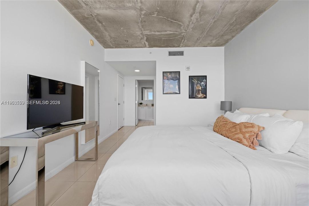 For Sale: $669,750 (2 beds, 2 baths, 1111 Square Feet)
