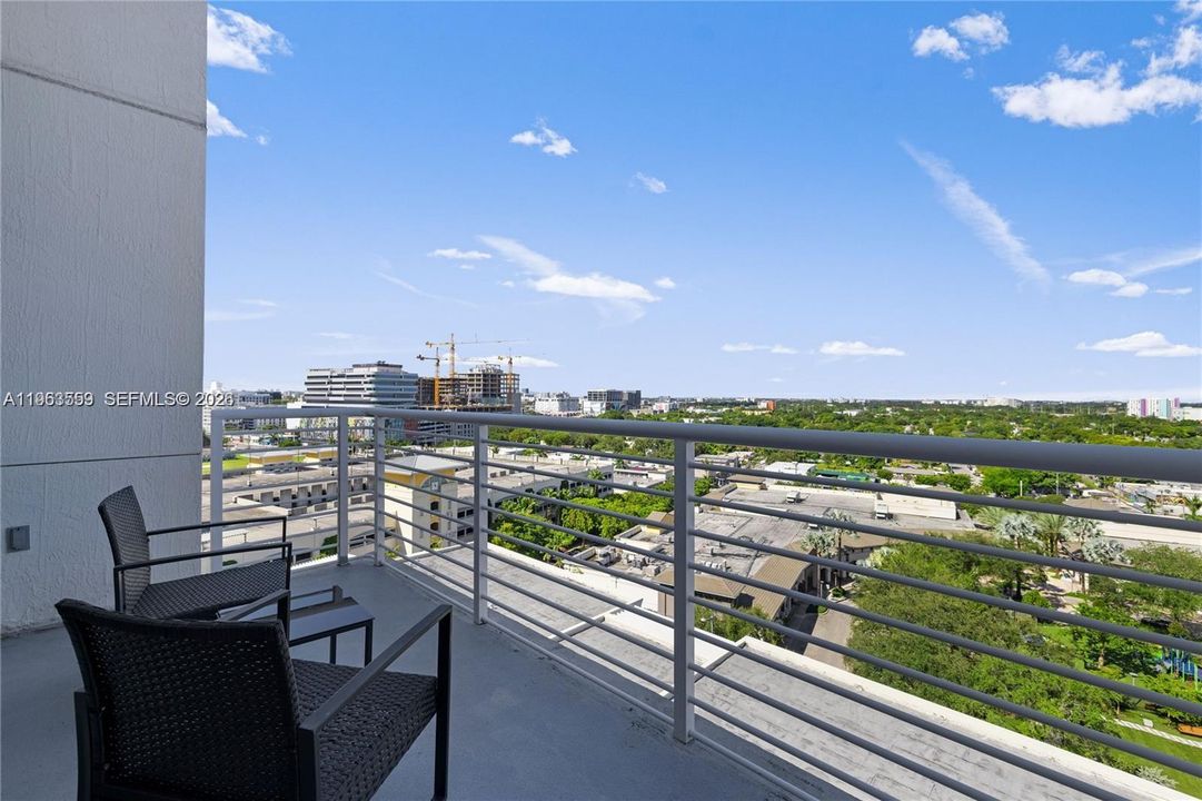 For Sale: $669,750 (2 beds, 2 baths, 1111 Square Feet)
