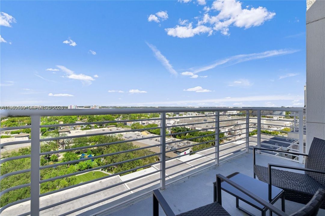 For Sale: $669,750 (2 beds, 2 baths, 1111 Square Feet)