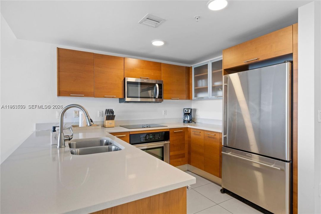For Sale: $669,750 (2 beds, 2 baths, 1111 Square Feet)