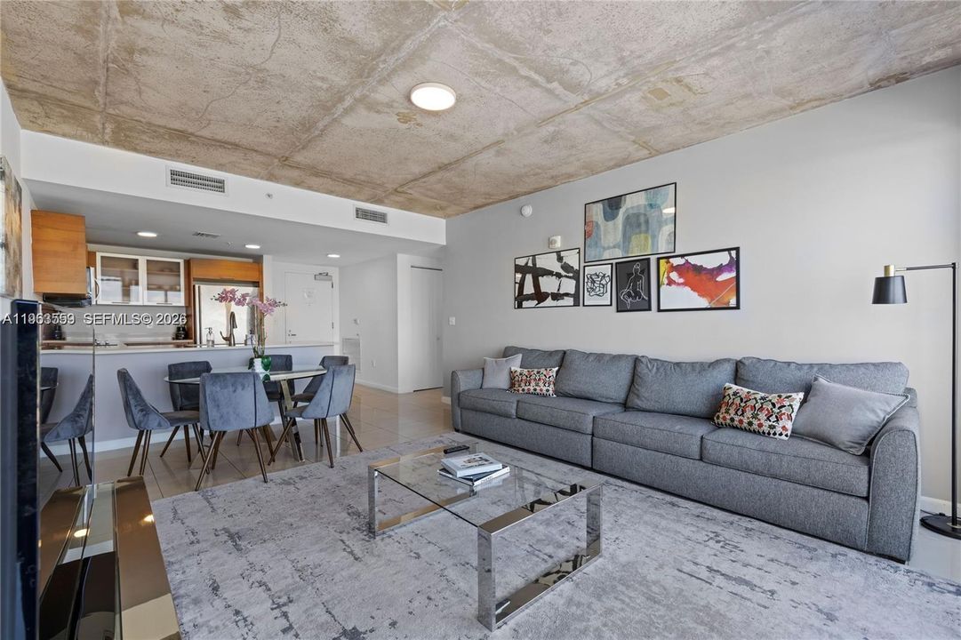 For Sale: $669,750 (2 beds, 2 baths, 1111 Square Feet)