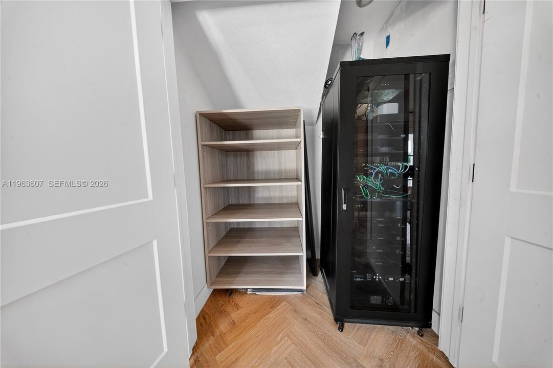 На продажу: $9,000,000 (5 спален, 4 ванн, 3702 Квадратных фут)