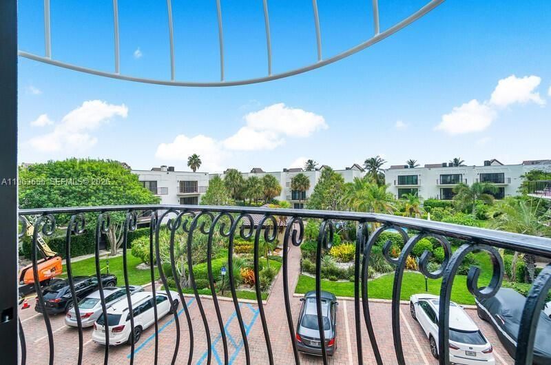 En Renta: $12,000 (3 camas, 3 baños, 2680 Pies cuadrados)