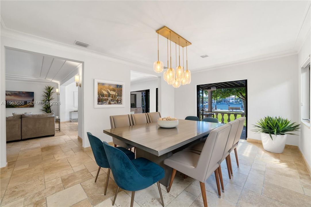 Activo con contrato: $8,999,999 (4 camas, 3 baños, 2914 Pies cuadrados)