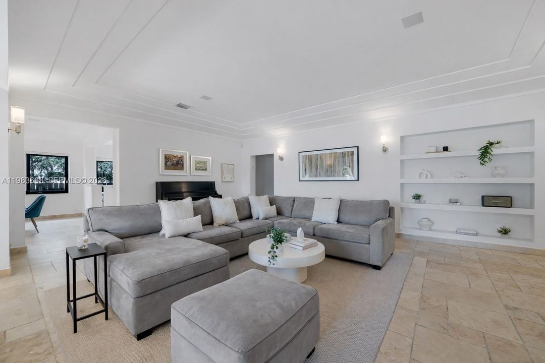 Activo con contrato: $8,999,999 (4 camas, 3 baños, 2914 Pies cuadrados)