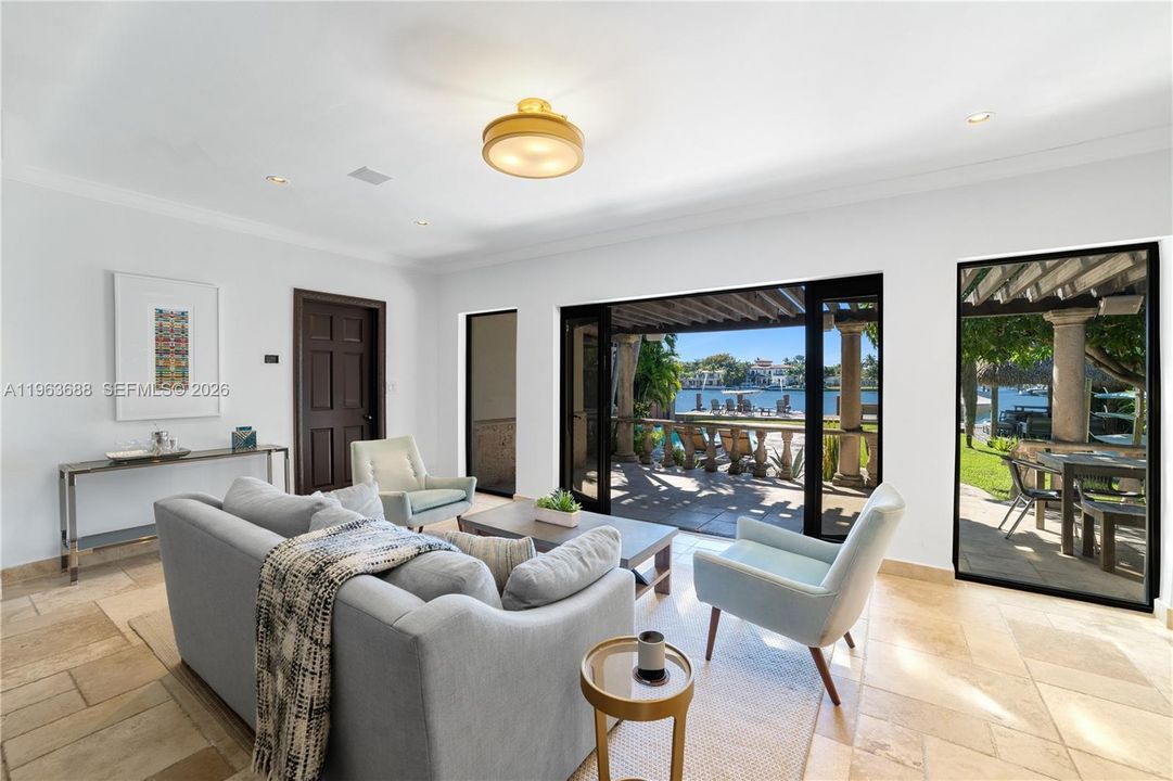 Activo con contrato: $8,999,999 (4 camas, 3 baños, 2914 Pies cuadrados)