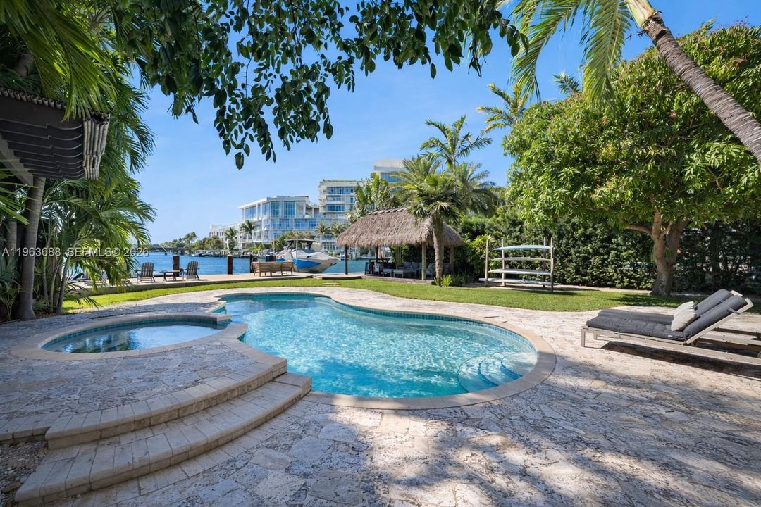Activo con contrato: $8,999,999 (4 camas, 3 baños, 2914 Pies cuadrados)