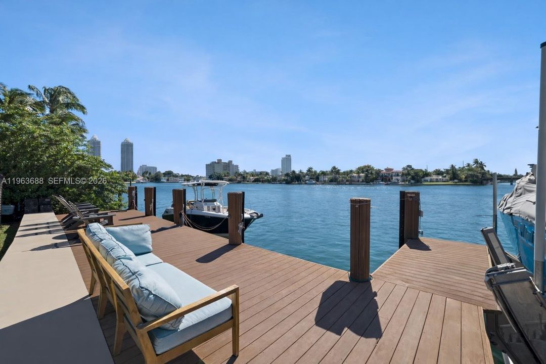 Activo con contrato: $8,999,999 (4 camas, 3 baños, 2914 Pies cuadrados)