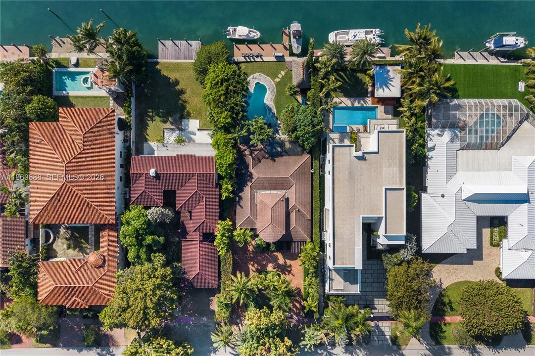 Activo con contrato: $8,999,999 (4 camas, 3 baños, 2914 Pies cuadrados)
