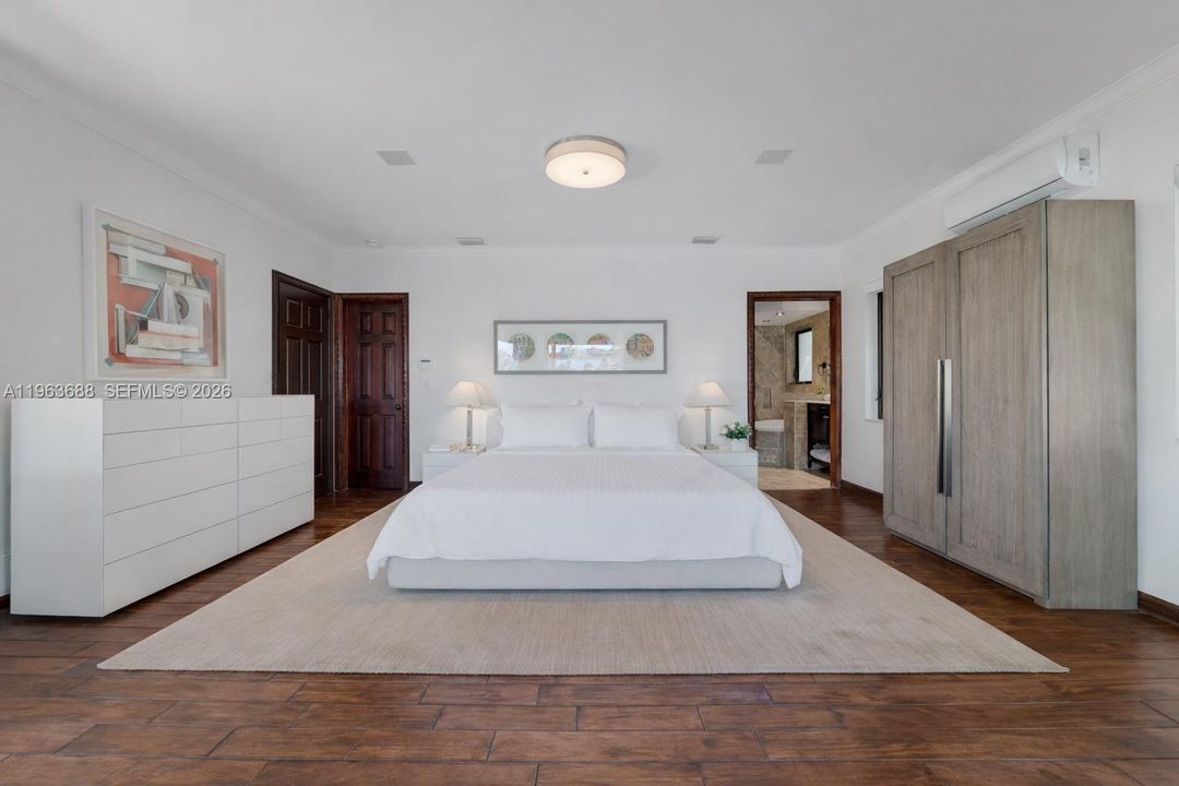 Activo con contrato: $8,999,999 (4 camas, 3 baños, 2914 Pies cuadrados)