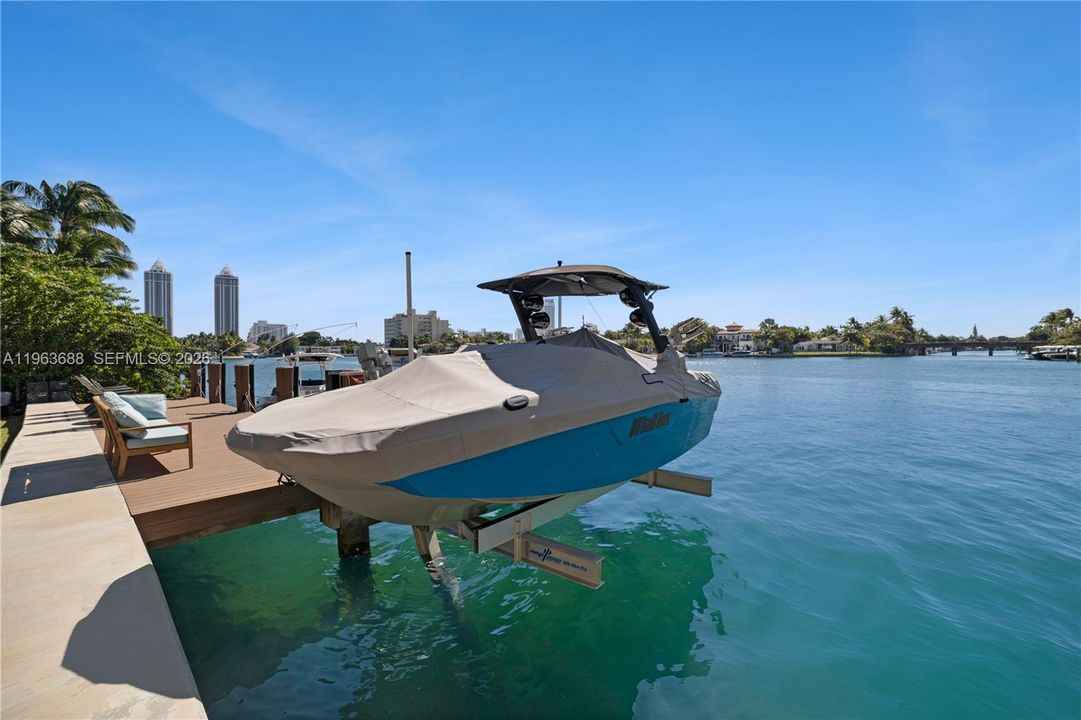 Activo con contrato: $8,999,999 (4 camas, 3 baños, 2914 Pies cuadrados)