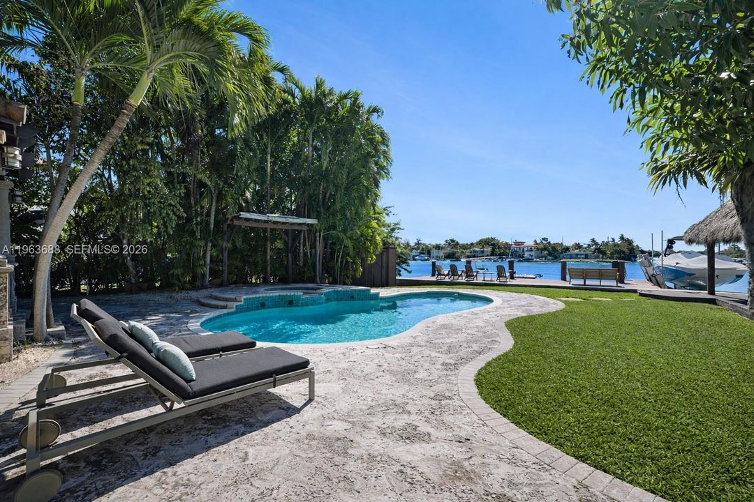 Activo con contrato: $8,999,999 (4 camas, 3 baños, 2914 Pies cuadrados)