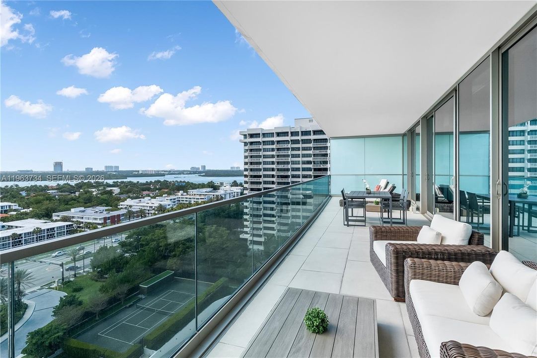 For Sale: $3,825,000 (2 beds, 2 baths, 1704 Square Feet)