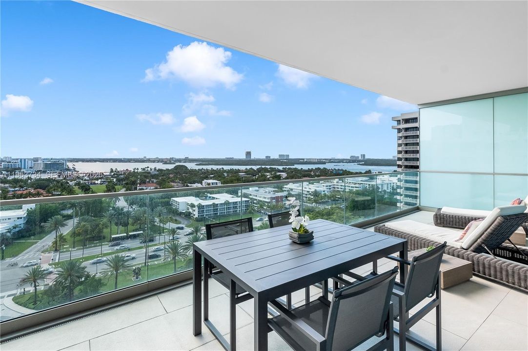 For Sale: $3,825,000 (2 beds, 2 baths, 1704 Square Feet)