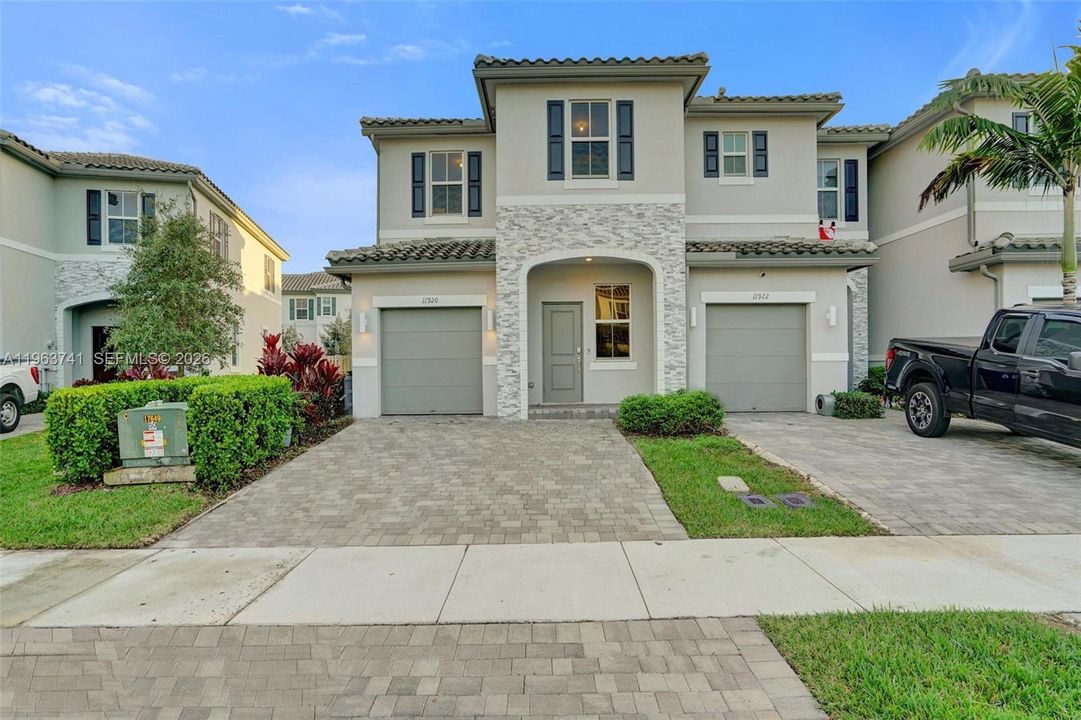 Active With Contract: $3,600 (3 beds, 3 baths, 1853 Square Feet)
