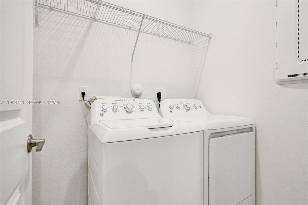 Active With Contract: $3,600 (3 beds, 3 baths, 1853 Square Feet)