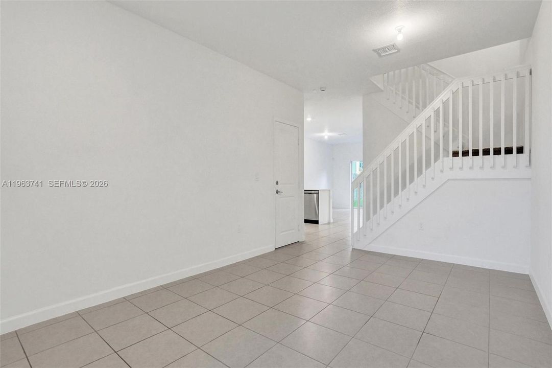 Active With Contract: $3,600 (3 beds, 3 baths, 1853 Square Feet)