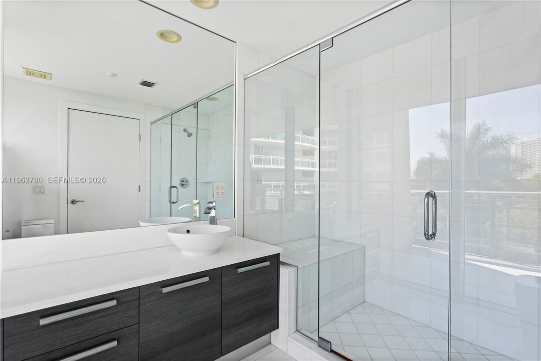 For Sale: $2,000,000 (4 beds, 5 baths, 3381 Square Feet)