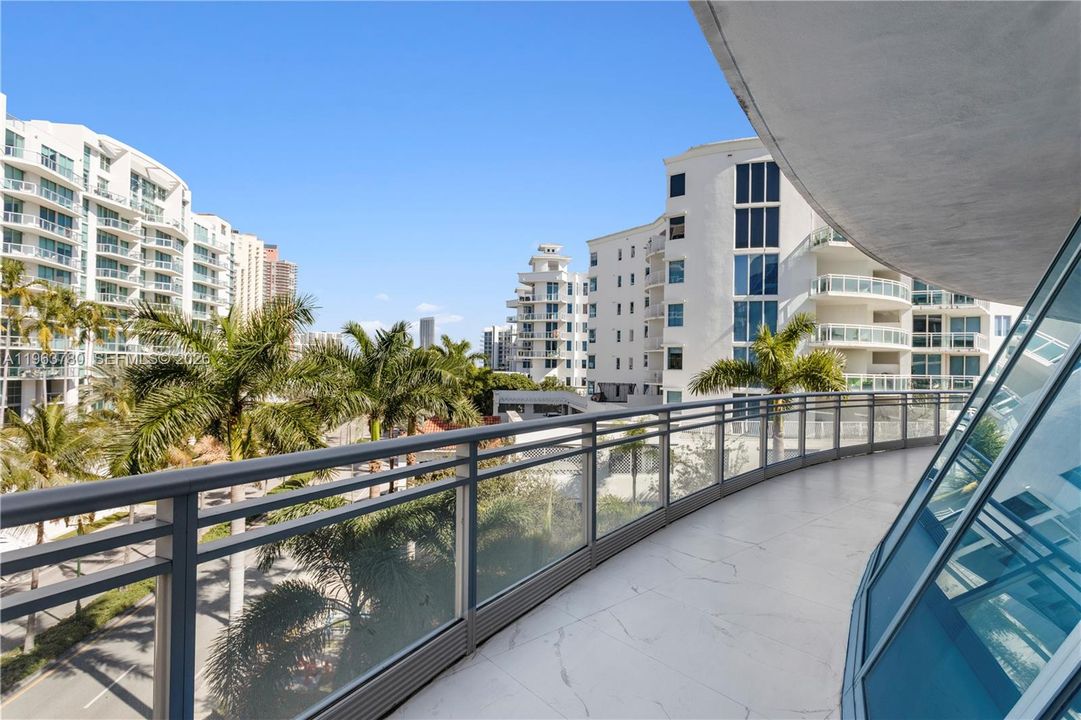 For Sale: $2,000,000 (4 beds, 5 baths, 3381 Square Feet)