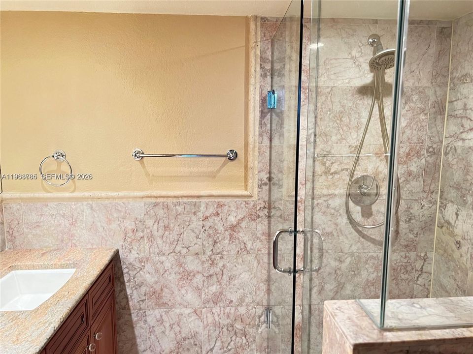 En Venta: $212,000 (2 camas, 2 baños, 1370 Pies cuadrados)