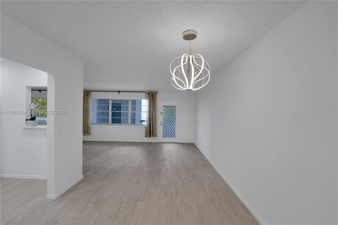На продажу: $125,000 (1 спален, 1 ванн, 715 Квадратных фут)