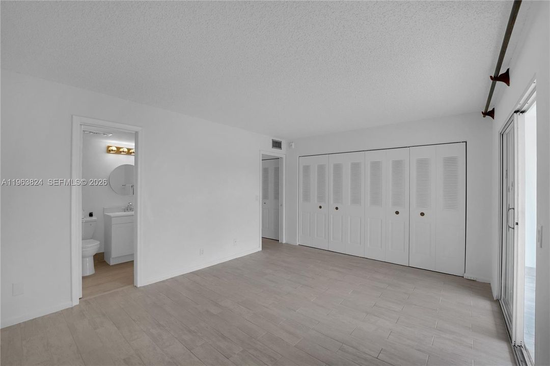 На продажу: $125,000 (1 спален, 1 ванн, 715 Квадратных фут)