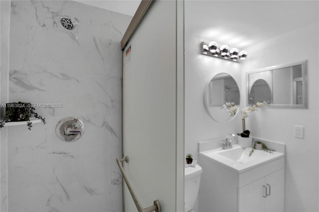 На продажу: $125,000 (1 спален, 1 ванн, 715 Квадратных фут)