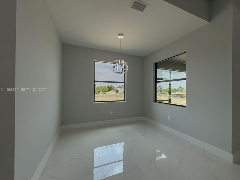 For Sale: $354,000 (3 beds, 2 baths, 1717 Square Feet)