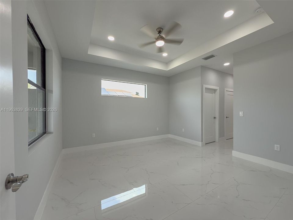 For Sale: $354,000 (3 beds, 2 baths, 1717 Square Feet)
