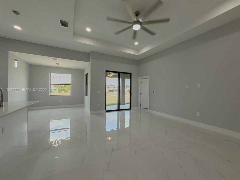 For Sale: $354,000 (3 beds, 2 baths, 1717 Square Feet)
