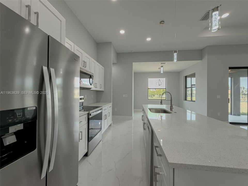 For Sale: $354,000 (3 beds, 2 baths, 1717 Square Feet)