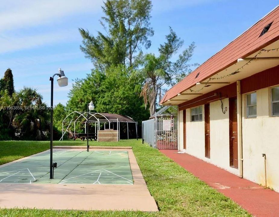 For Sale: $100,000 (1 beds, 1 baths, 760 Square Feet)