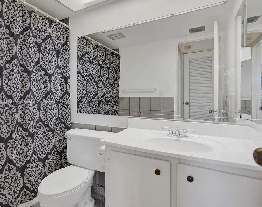 For Sale: $100,000 (1 beds, 1 baths, 760 Square Feet)