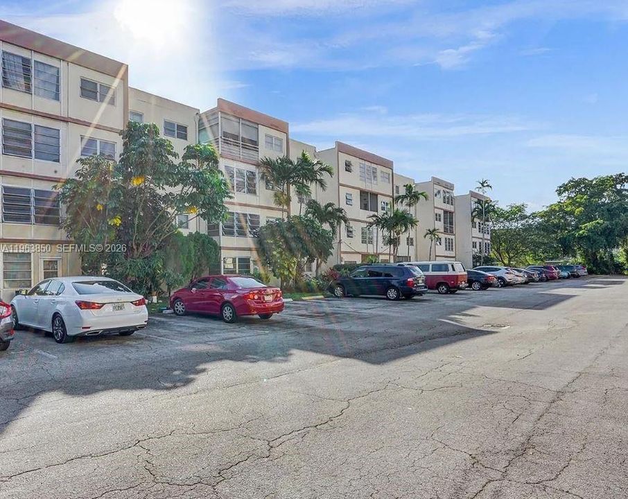 For Sale: $100,000 (1 beds, 1 baths, 760 Square Feet)