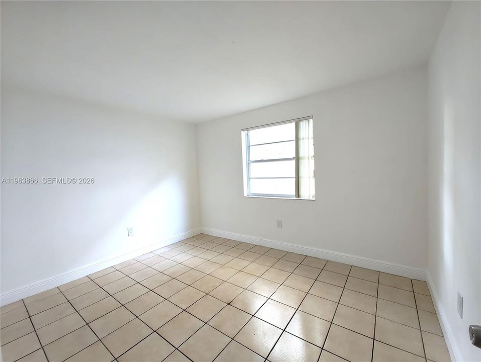 Activo con contrato: $1,800 (2 camas, 1 baños, 801 Pies cuadrados)