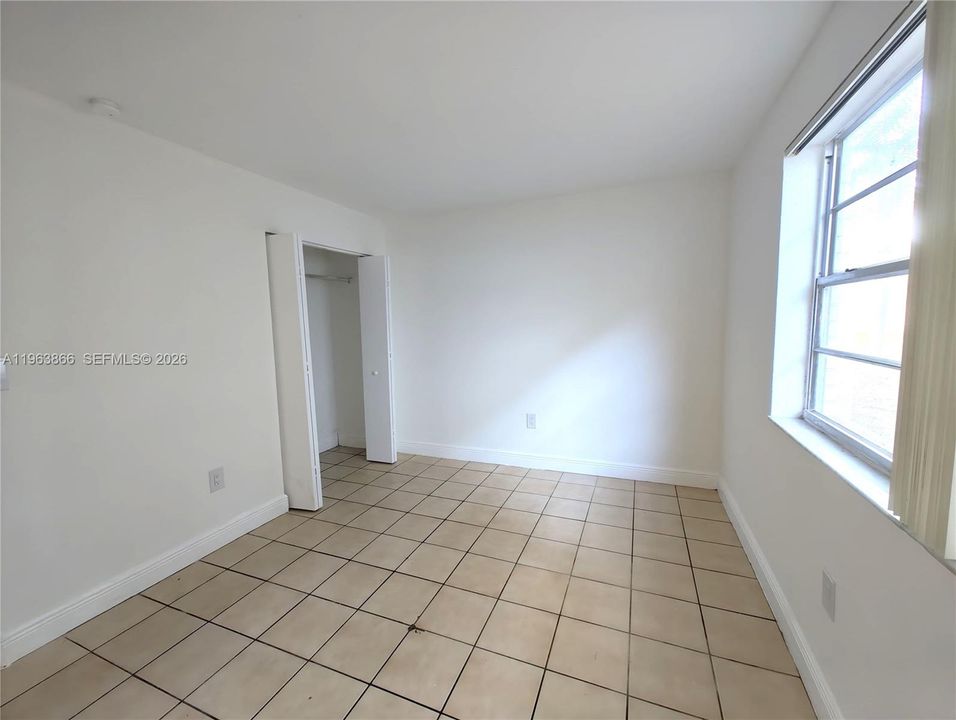 Activo con contrato: $1,800 (2 camas, 1 baños, 801 Pies cuadrados)