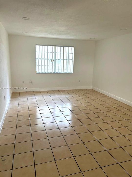 Activo con contrato: $1,800 (2 camas, 1 baños, 801 Pies cuadrados)
