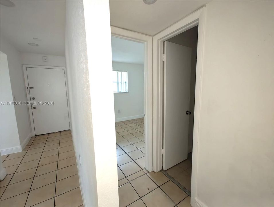 Activo con contrato: $1,800 (2 camas, 1 baños, 801 Pies cuadrados)