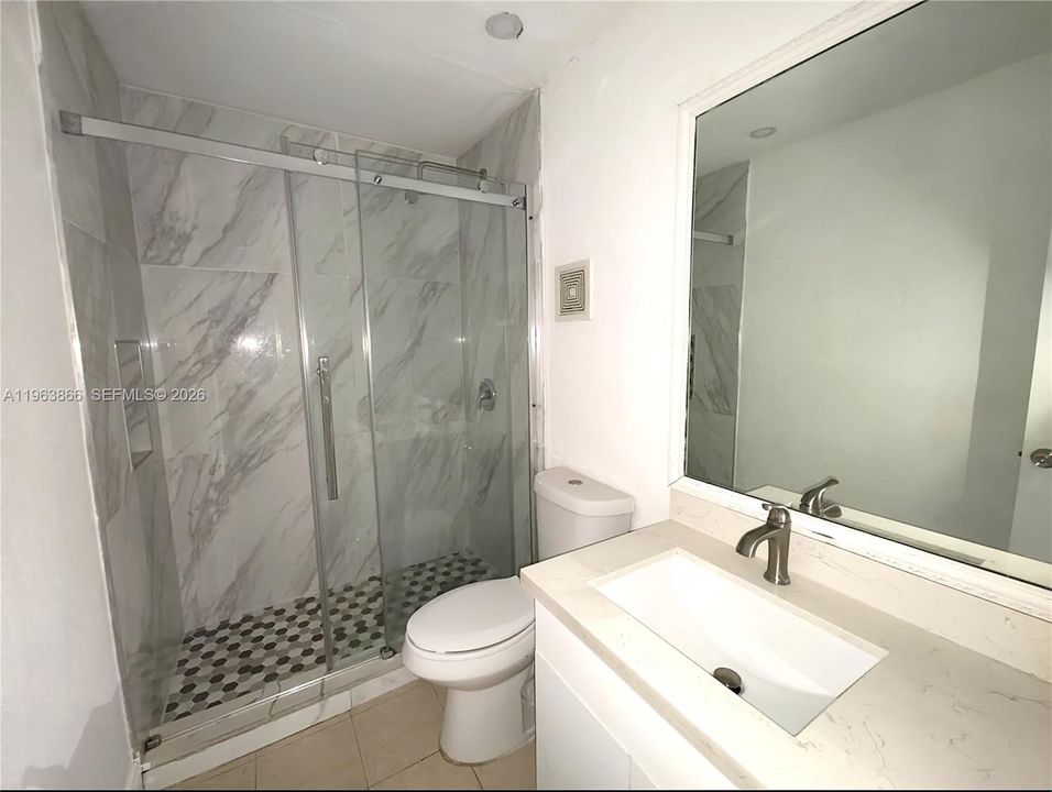 Activo con contrato: $1,800 (2 camas, 1 baños, 801 Pies cuadrados)