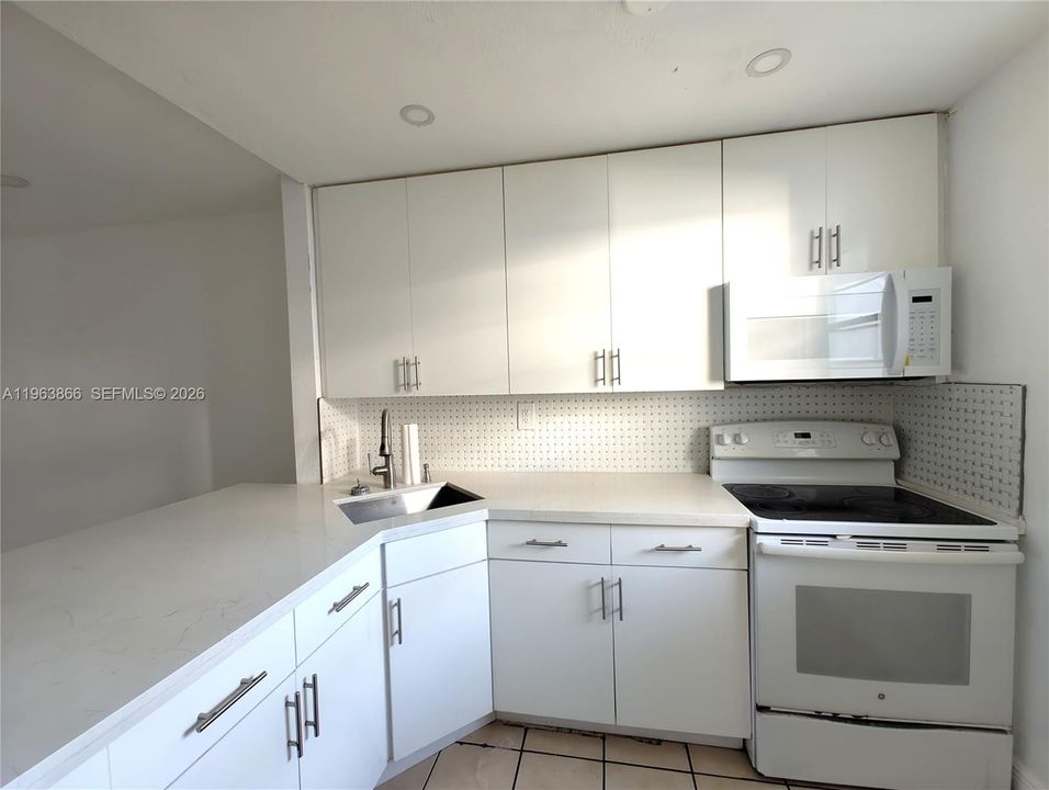 Activo con contrato: $1,800 (2 camas, 1 baños, 801 Pies cuadrados)
