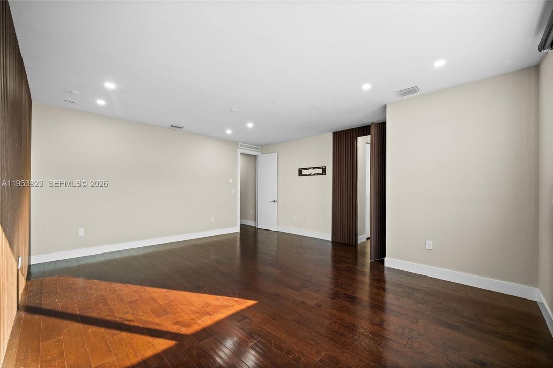 Recientemente alquilado: $10,500 (5 camas, 5 baños, 3113 Pies cuadrados)