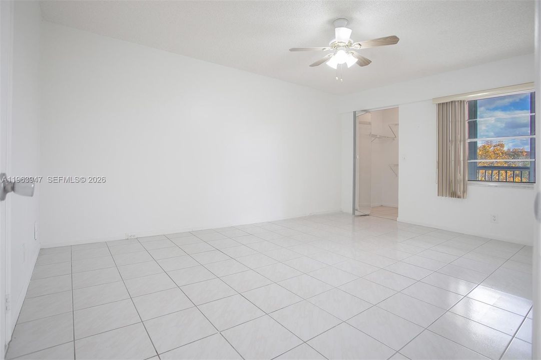 SPACIOUS PRIMARY BEDROOM