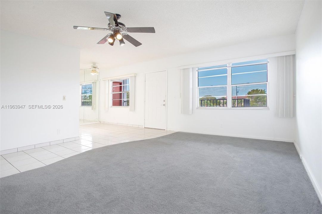 FAMILY/LIVING ROOM