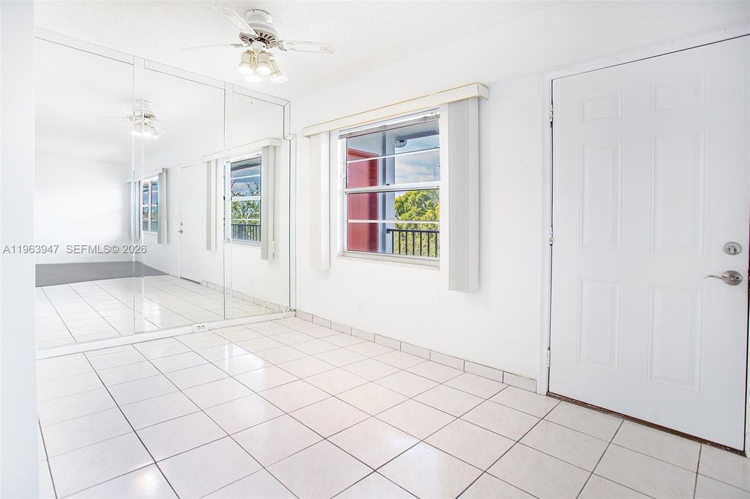 LARGE ENTRANCE AND DINING AREA
